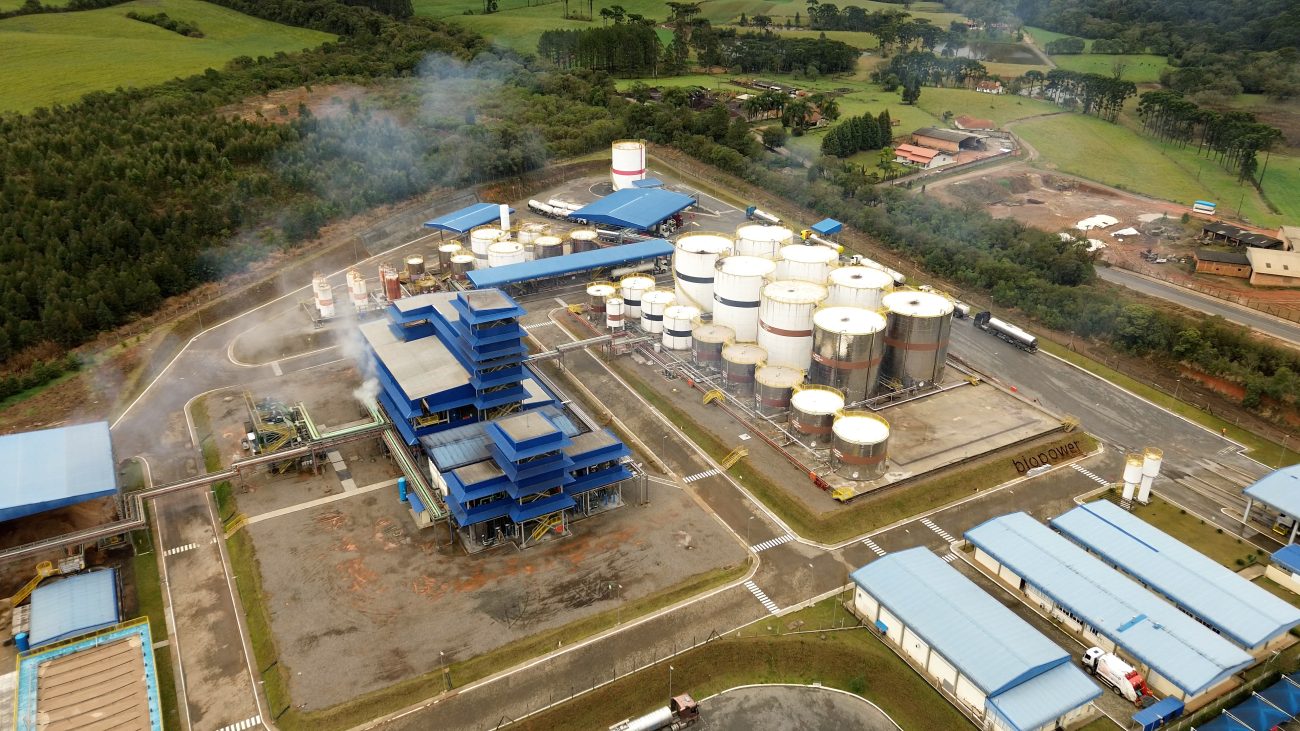 Usina com 76 mil metros quadrados pode produzir cerca de 370 milhões de litros por anoFoto: Vitor Miranda/ND Mais