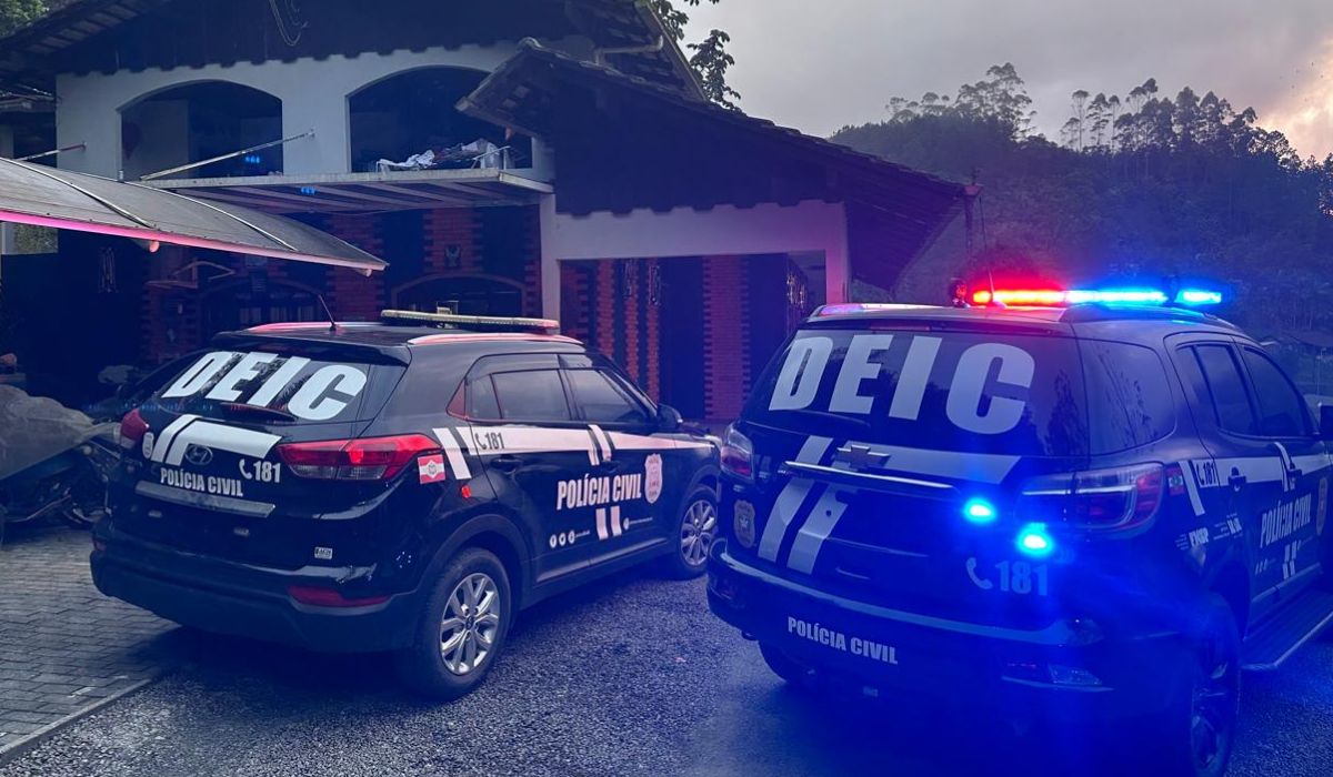 Cinco mandados de busca e apreensão foram cumpridos em três estados na segunda-feira (12) 