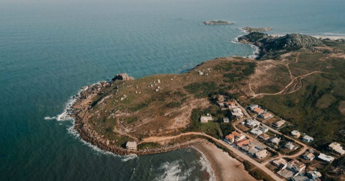 Praia da Tereza é considerada o ‘paraíso escondido’ de SC - Reprodução/Visite Laguna/ND