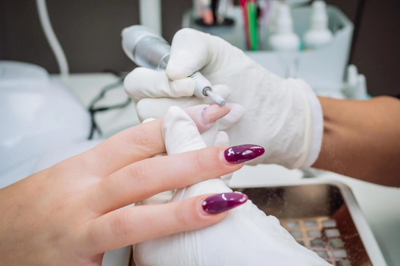 Anvisa proíbe unhas de gel e esmaltes que usam substâncias tóxicas