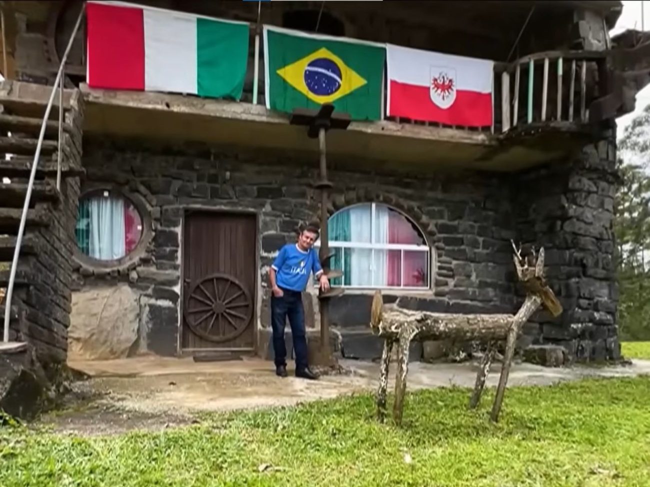 Agricultor aposentado constrói casa de pedras com as próprias mãos entre montanhas de SCFoto: Reprodução/Domingo Espetacular/RECORD