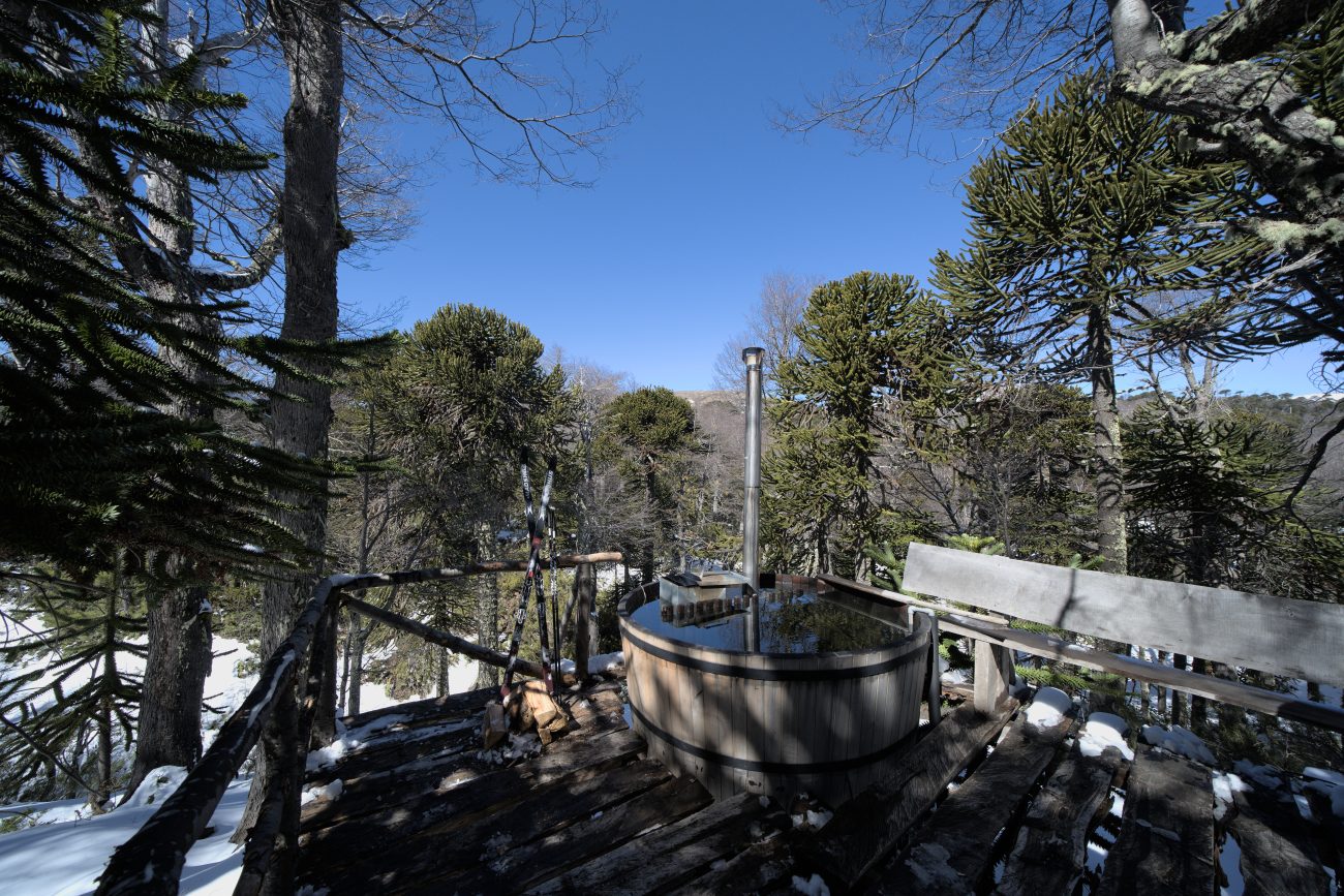 Banheiras com águas vindas do vulcão, aquecidas à 45 graus, convidam a uma reconexão com a natureza. &#8211; Foto: Ruben Reyes