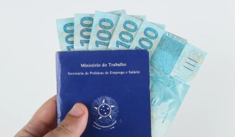 Primeira parcela do 13º salário corresponde a 50% do salário bruto - Reprodução/ND