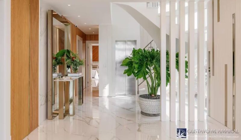 Casa para aluguel de temporada fica em Jurerê Internacional - Reprodução/ND