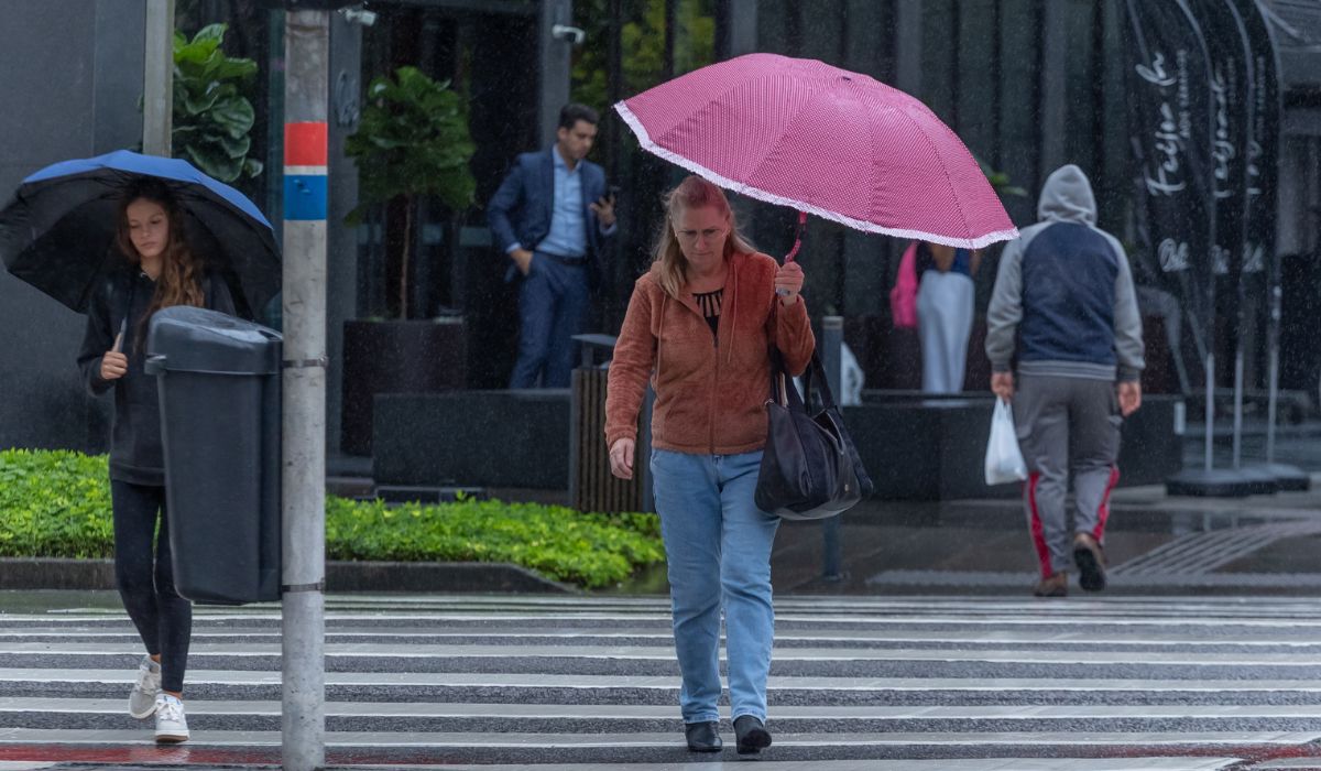 Chuva vem com força! 8 estados entram em alerta por temporais e ventos intensos — veja se o seu está na lista contioutra.com - Chuva vem com força! 8 estados entram em alerta por temporais e ventos intensos — veja se o seu está na lista