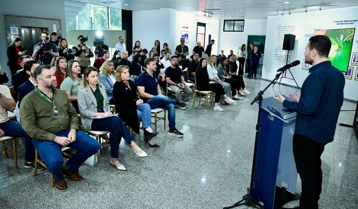 Programação de natal foi divulgada nesta segunda-feira (20), com a presença do prefeito Adriano Silva e a vice-prefeita Rejane Gambin e secretários