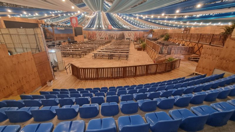 Templo da cultura germânica na Oktoberfest Blumenau recria experiência da festa alemã original - Thiago Aládio/ND