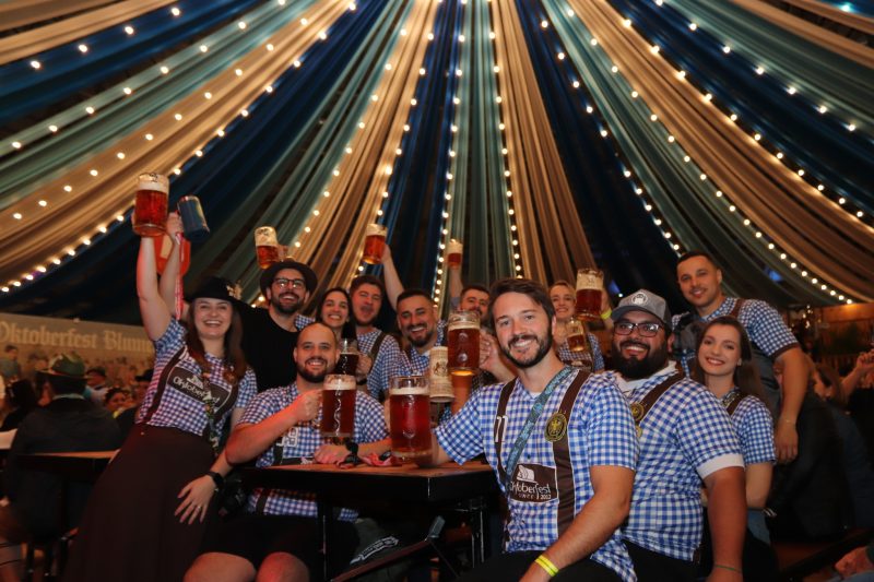 Templo da cultura germânica na Oktoberfest Blumenau recria experiência da festa alemã original - PMB/ND