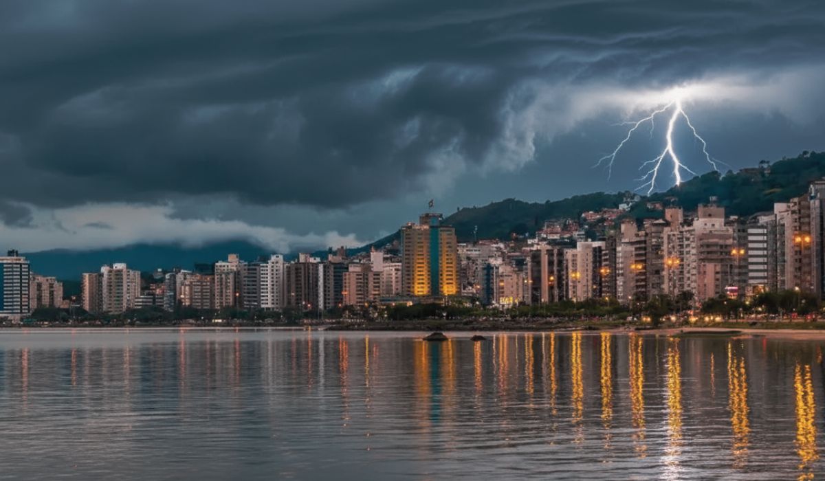 Alerta máximo: ciclone e tempestades fortes chegam ao Brasil e podem causar estragos nos próximos dias! contioutra.com - Alerta máximo: ciclone e tempestades fortes chegam ao Brasil e podem causar estragos nos próximos dias!