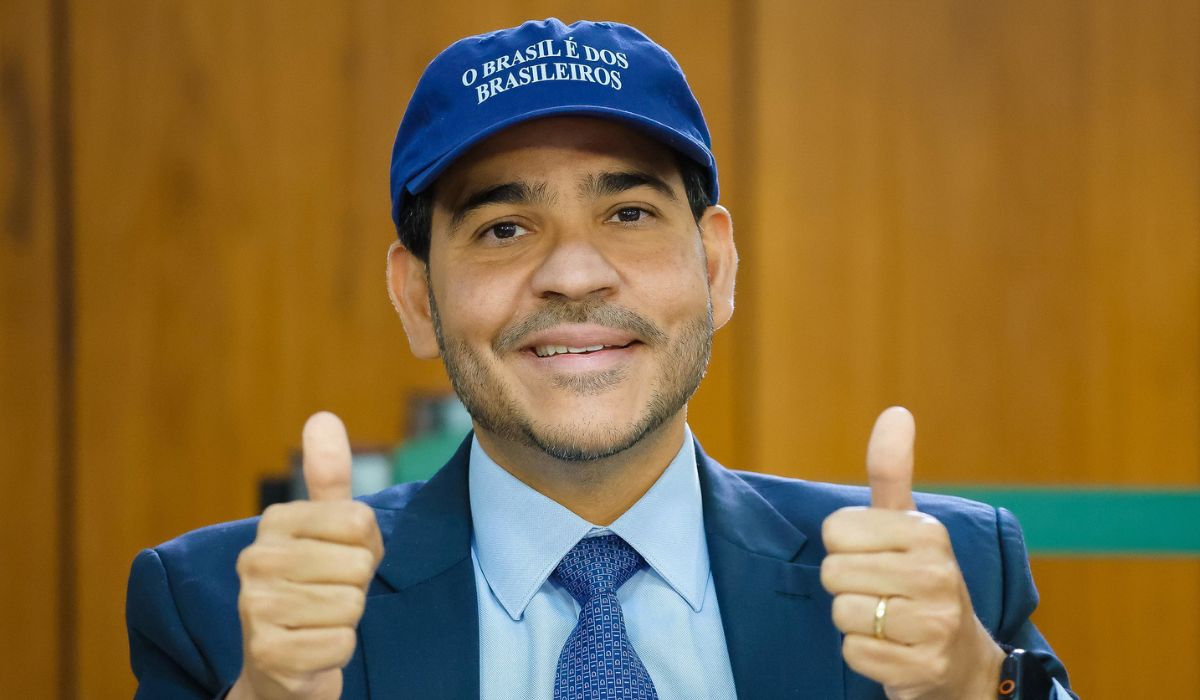 Ministro da Advocacia-Geral da União é indicado à vaga de Barroso