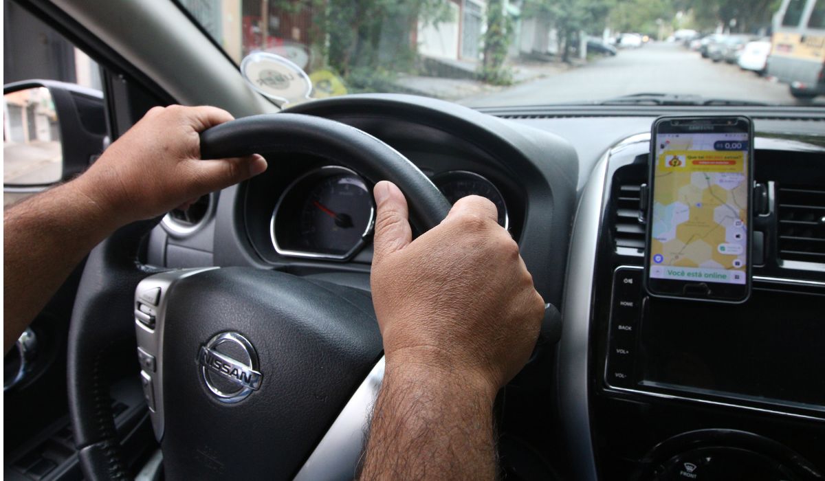 Motoristas de aplicativo passam por avaliação psicológica para renovar CNH