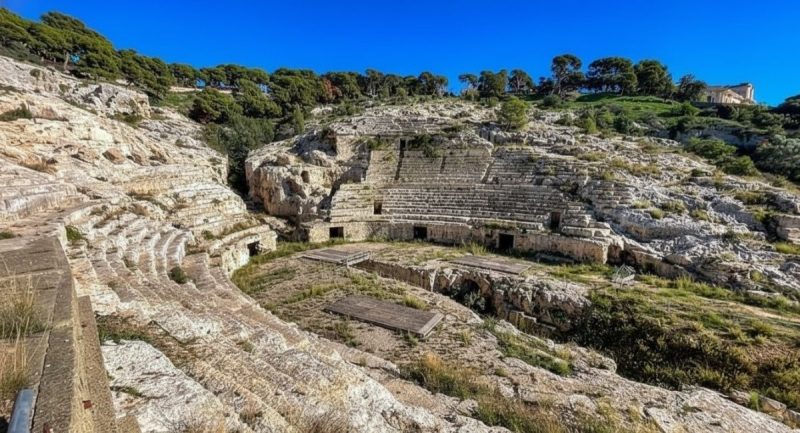 Ruínas do Anfiteatro romano de Cagliari: tesouro da era imperial na ilha - Reprodução/Wikimedia/ND