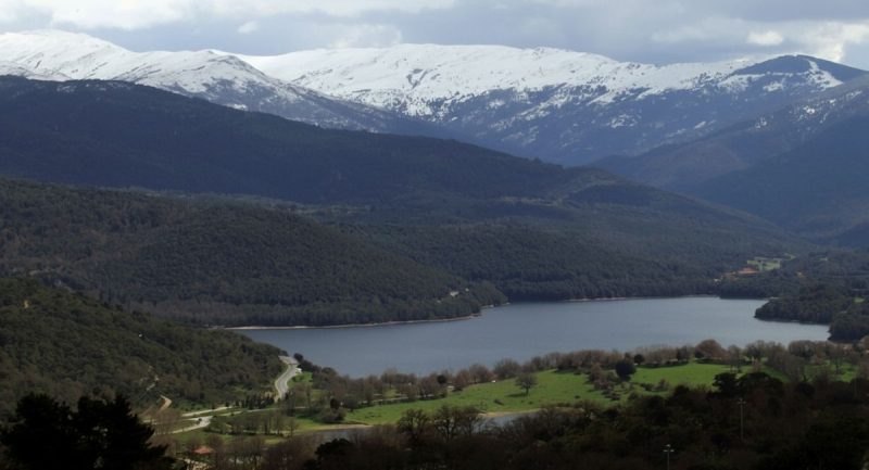 Maciço do Gennargentu coberto de neve perto do Lago de Gusana em Gavoi, na Sardenha - Reprodução/Wikimedia/ND