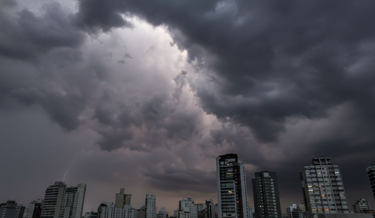 Alerta laranja no Brasil: tempestades com ventos de até 100 km/h devem atingir vários estados já no início de novembro contioutra.com - Alerta laranja no Brasil: tempestades com ventos de até 100 km/h devem atingir vários estados já no início de novembro