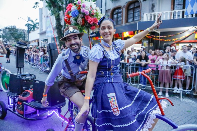 Roupa brinda herança alemã no estado - Giovanni Silva/PMB/ND
