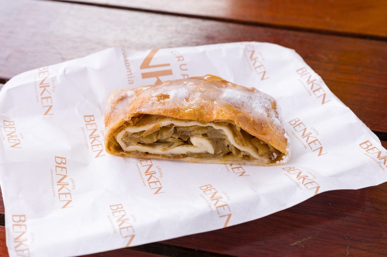 Strudel de maçã (foto) e cucas são algumas das opções doces - Oktoberfest/Divulgação