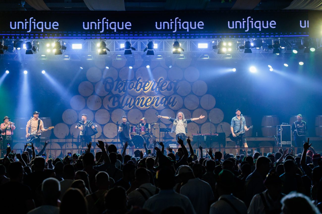 Troglauer Buam - A banda da região da Baviera que mistura música tradicional germânica com rock’n’roll, com três show durante a festa: 16, 17 e 18/10 - Daniel Zimmermann/Divulgação