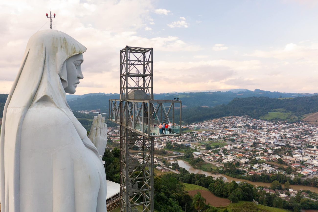 Única cruz panorâmica do Brasil permite subir até 50 metros