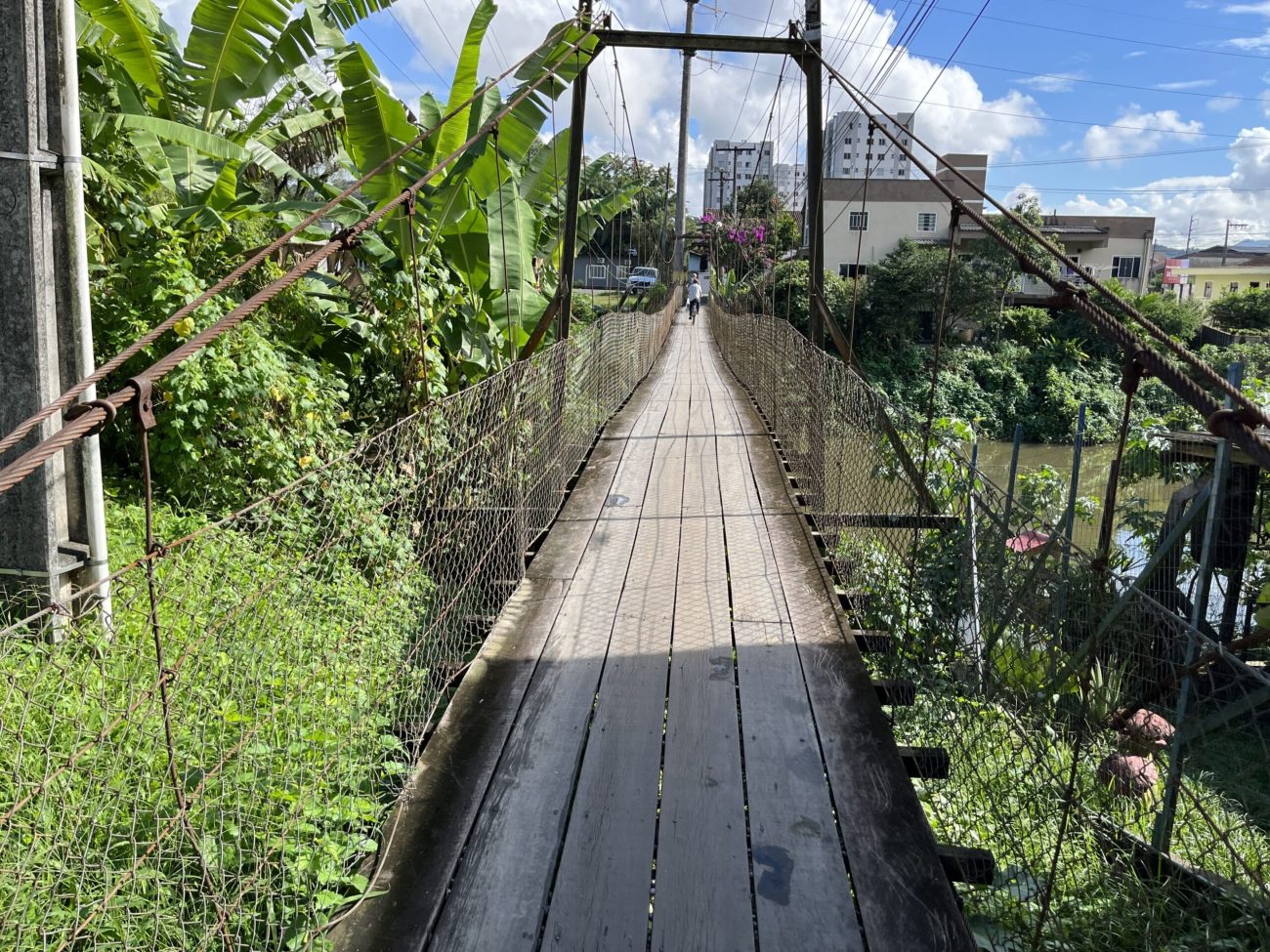 Ponte Pênsil Pedro Piccoli, construída em 1972, liga os bairros Barra do Rio Cerro e São LuísFoto: Divulgação/Prefeitura de Jaraguá do Sul/ND Mais