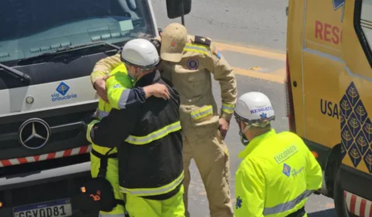Socorristas choram pela morte de menino em acidente de caminhão