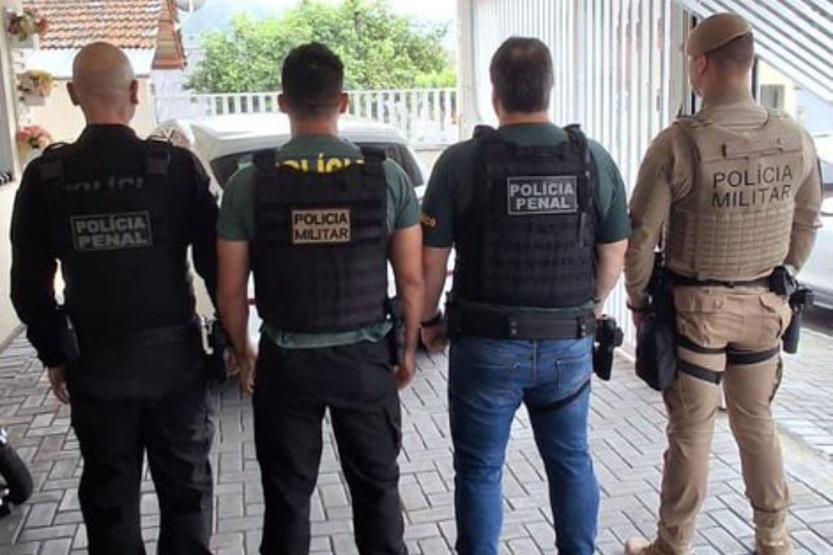 Polícia investiga perfil em rede social que incentivava violência dentro de escolas em SC