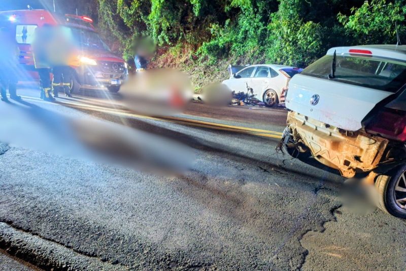 Segundo os bombeiros, os jovens apresentaram politraumatismo e forte hemorragia. - Divulgação/Corpo de Bombeiros Militar/ND Mais