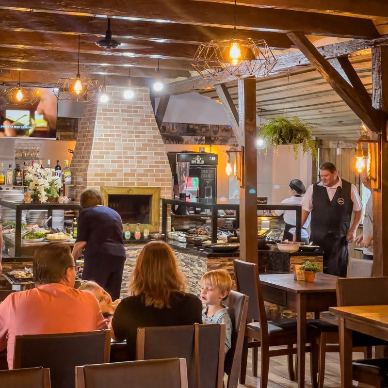 Rancho Lemke serve pratos caseiros na Rota do Enxaimel, em Pomerode - Restaurante Rancho Lemke/@restauranterancholemke/Instagram