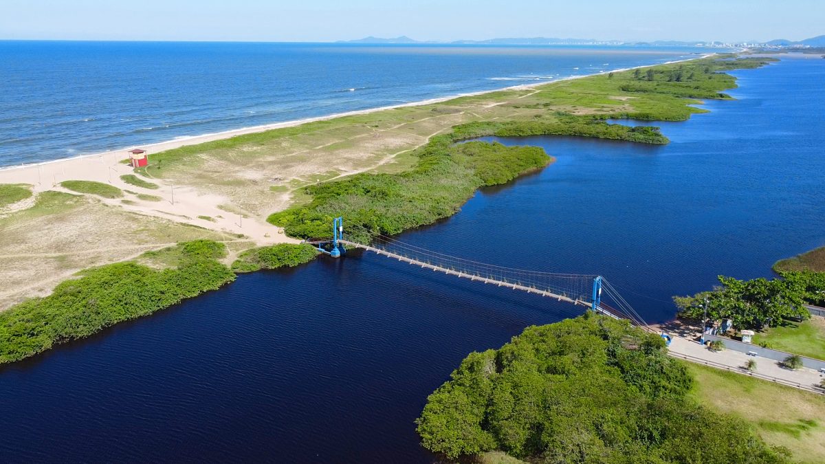 Barra do Itapocu: Paraíso Escondido em SC Onde Lagoa Encontra o Mar