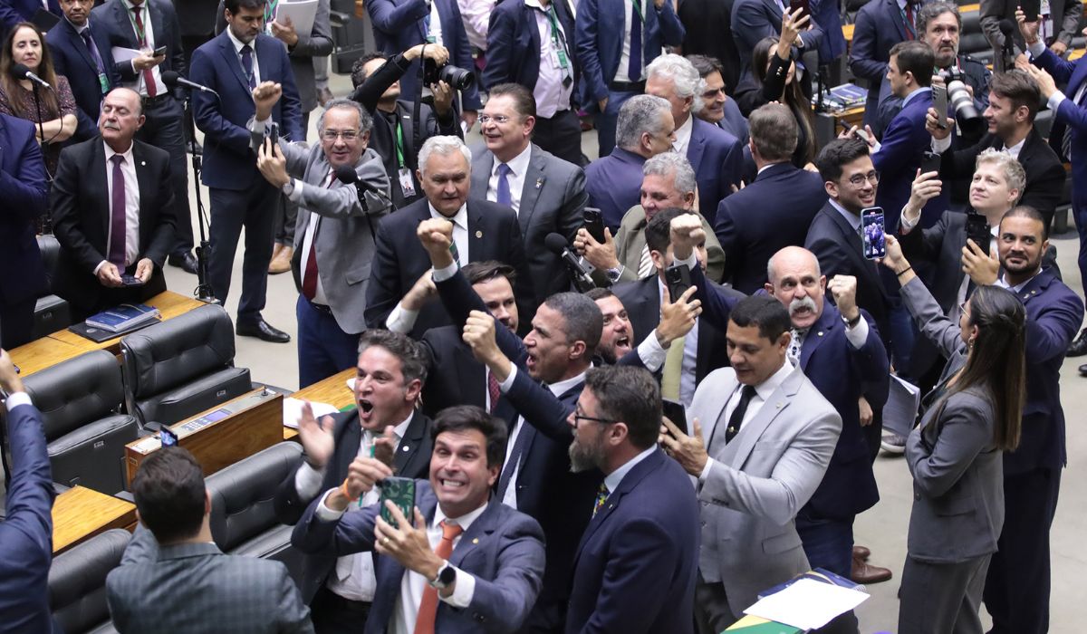 Oposição celebrou aprovação do texto na Câmara; senador Alessandro Vieira (MDB-SE) criticou “politização” sobre relatório do PL Antifacção Foto: Bruno Spada /Câmara dos Deputados/ND Mais