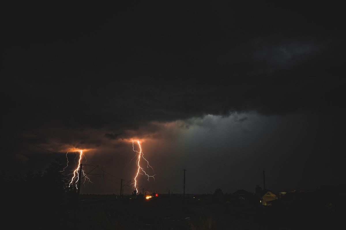 contioutra.com - Alerta vermelho no Brasil: veja os 4 estados que podem ser atingidos por chuva extrema até quarta (26)