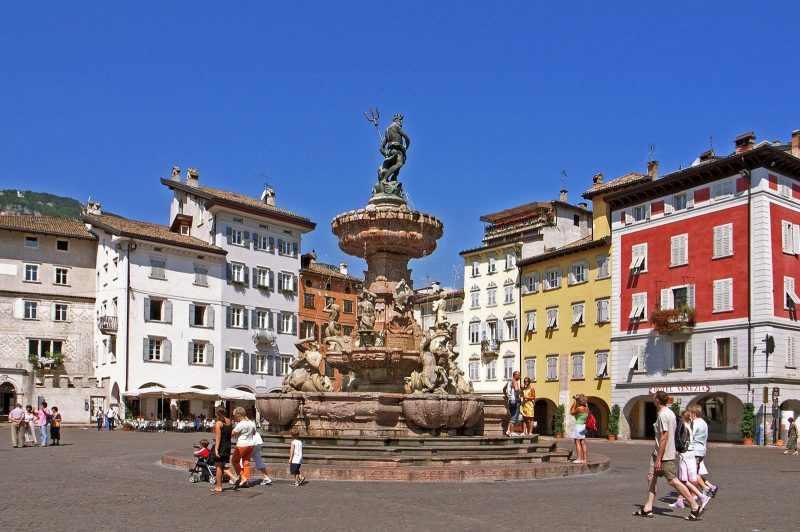 Fontana del Nettuno: Fonte monumental com doze metros de altura, encomendada em 1767 e símbolo histórico da cidade de Trento. - Município de Trento/Reprodução/ND Mais