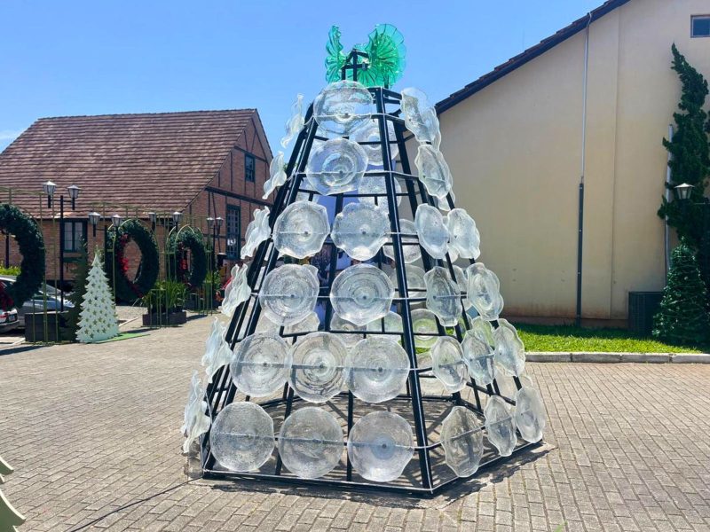 Revelada a árvore de Natal de cristal de Pomerode - Ana Júlia Kamchen/ND Mais