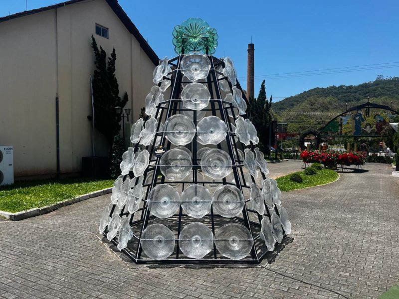 Revelada a árvore de Natal de cristal de Pomerode - Ana Júlia Kamchen/ND Mais