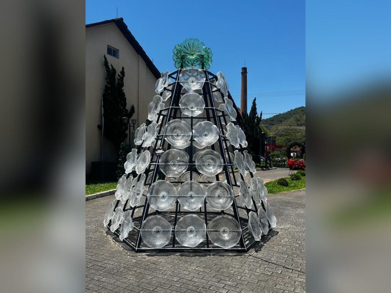 Revelada a árvore de Natal de cristal de Pomerode - Ana Júlia Kamchen/ND Mais