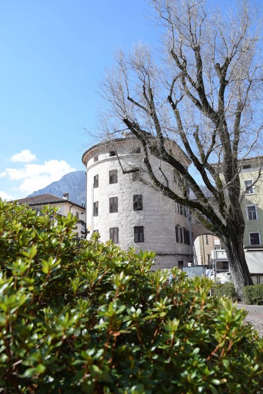 Torrione Madruzziano La massiccia costruzione cilindrica fu eretta come baluardo alla porta di S. Croce, oggi scomparsa, documentata a partire dal 1562. - Município de Trento/Reprodução/ND Mais
