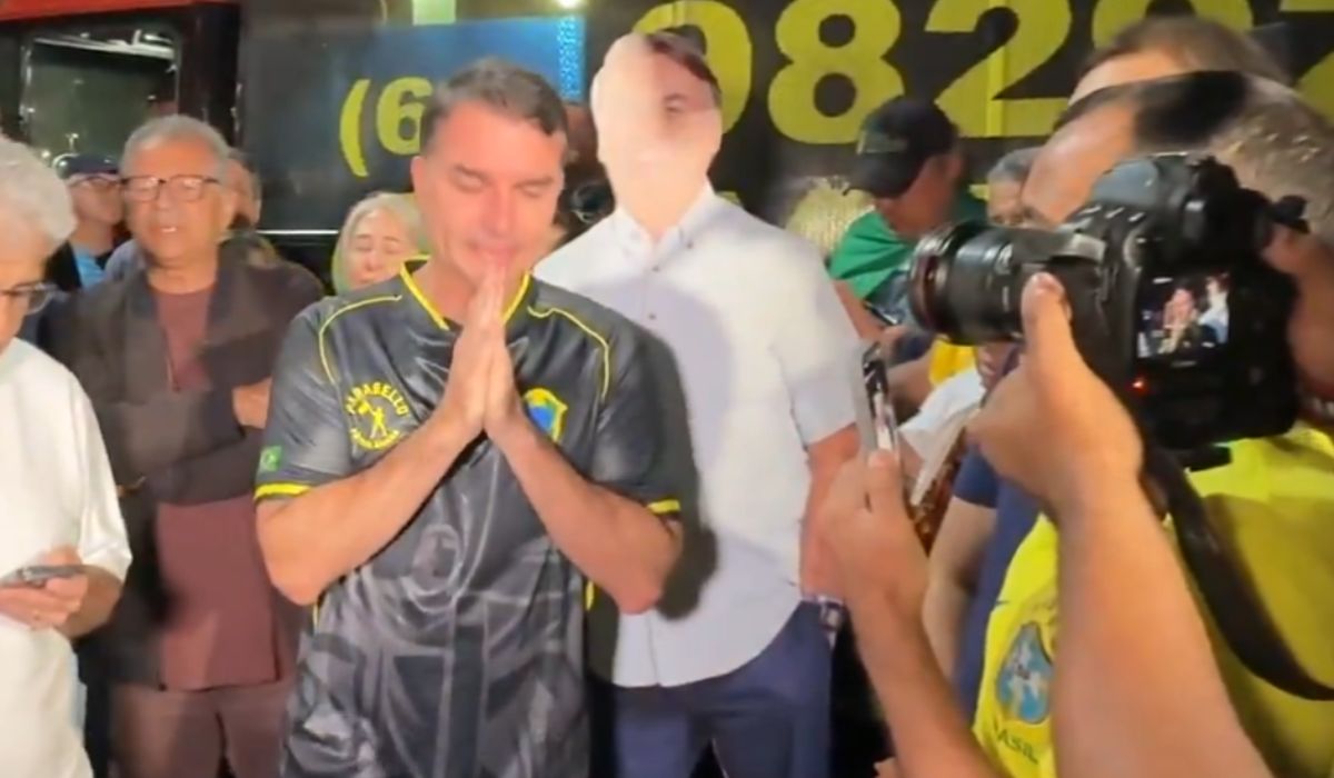 Vigília convocada por Flávio Bolsonaro motivou PF a pedir prisão por risco de fuga; Bolsonaro violou a tornozeleira de forma “consciente”, disse MoraesFoto: @FlavioBolsonaro/X/ND Mais