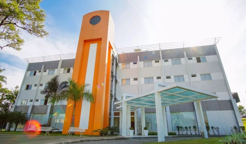 Fachada do Hotel Sesc Blumenau, onde a vaga de Técnico de Atividades será preenchida - Divulgação/Sesc-SC