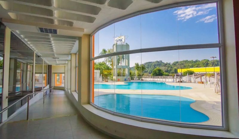 Piscina do Sesc Blumenau pronta para receber hóspedes - Divulgação/Sesc-SC