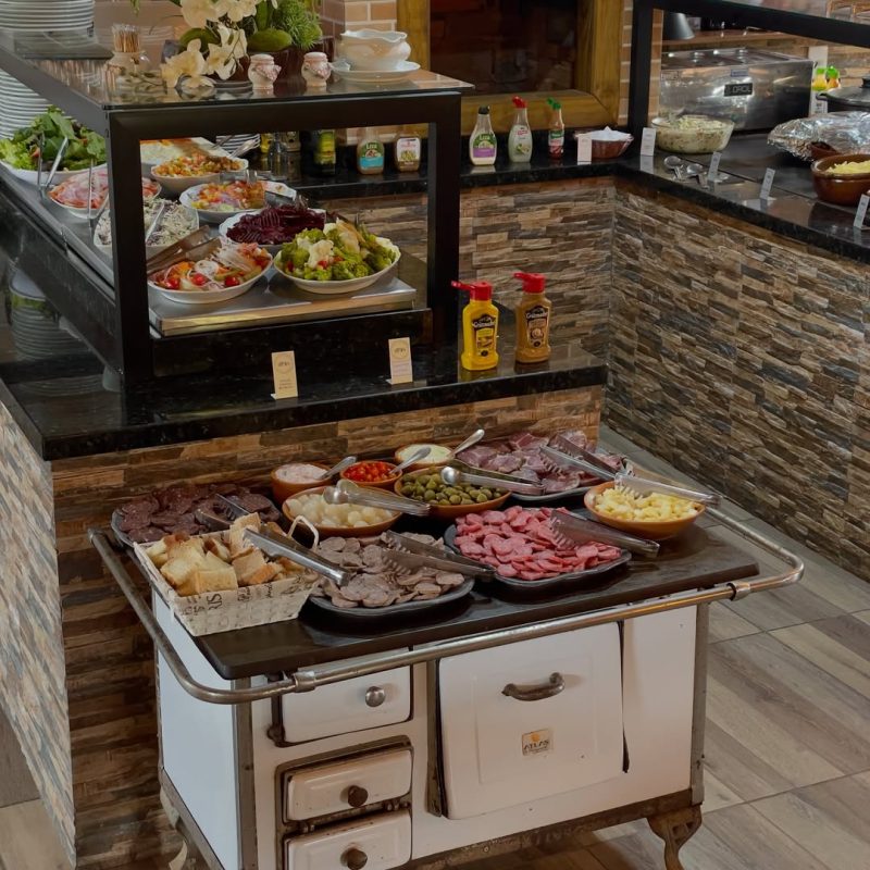 Rancho Lemke serve pratos caseiros na Rota do Enxaimel, em Pomerode - Restaurante Rancho Lemke/@restauranterancholemke/Instagram