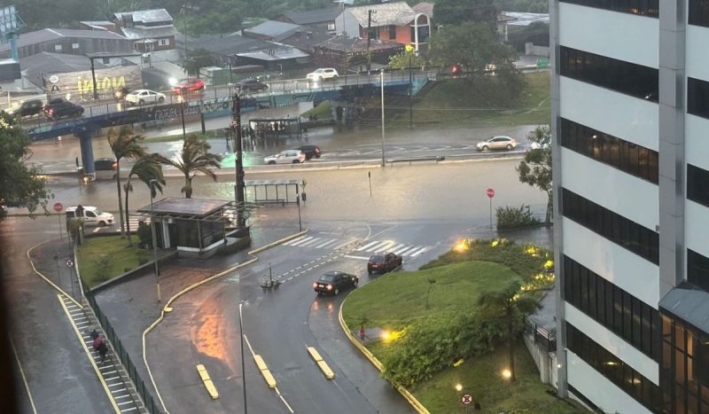 SC-401 foi completamente alagada pelas chuvas desta segunda-feira (29) - Richard Vieira/ND Mais