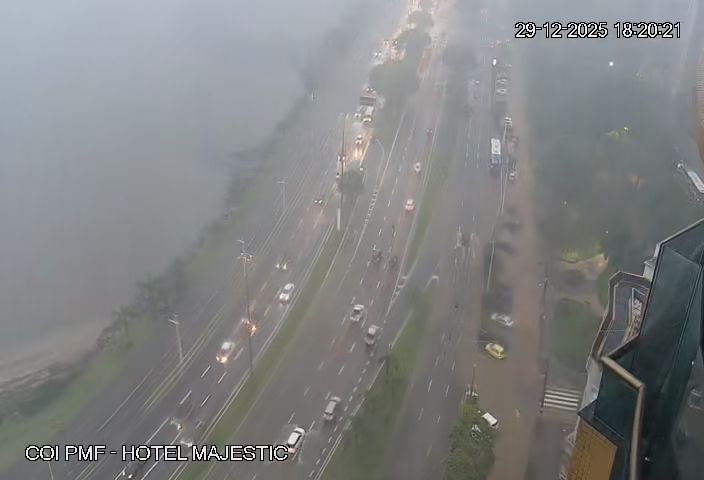 Terceira faixa da Avenida Beira-Mar está com pontos de alagamentoFoto: Reprodução/PMF/ND Mais