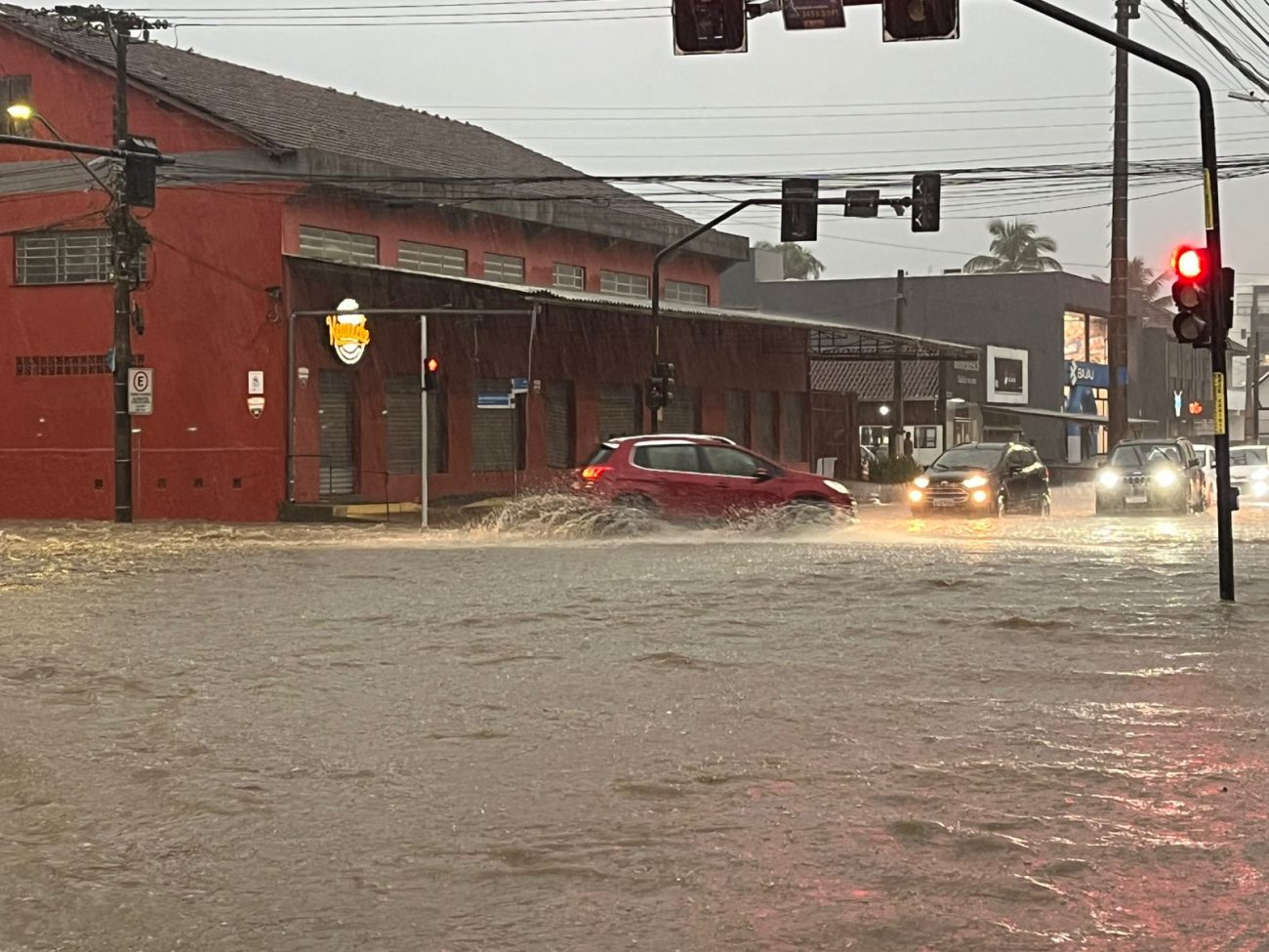 Chuvas em Santa Catarina provocaram alagamento em Joinville nesta segunda-feira (29)Foto: Reprodução/ND Mais
