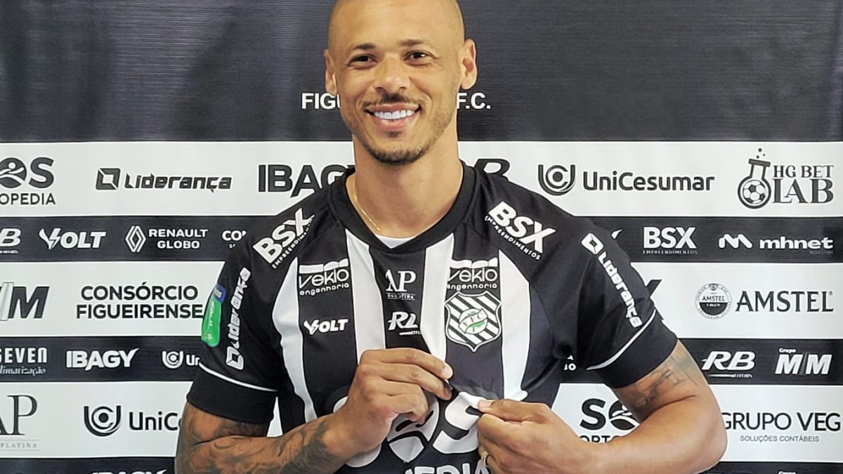 A janela de contratações do Figueirense está sendo dentro de casa