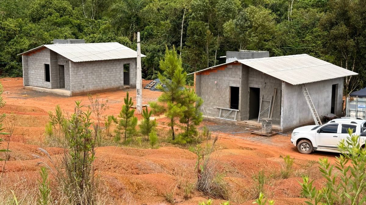 Casas prometidas para famílias indígenas de SC avançam em ritmos diferentes e apenas uma
