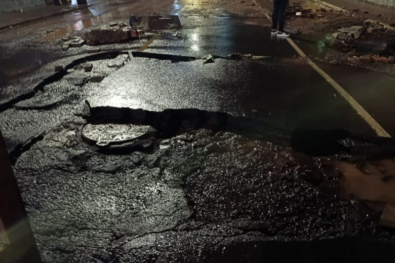 Ruas ficaram danificadas após a chuva, em Chapecó, após fortes chuvas - Prefeitura de Chapecó/ND Mais