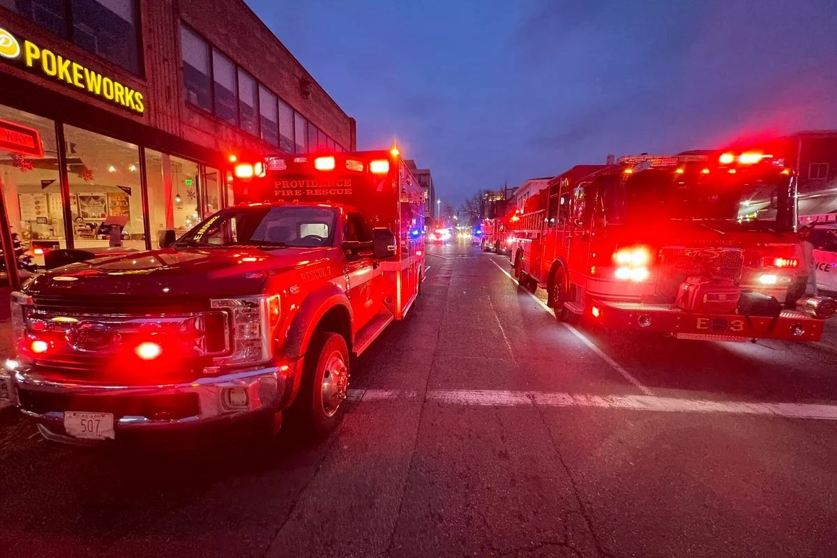 Segundo informações preliminares da polícia, o suspeito teria sido visto nas proximidades do prédio Barus & Holley; ataque em universidade deixou mortos e feridos.Foto: Reprodução/redes sociais/ND Mais