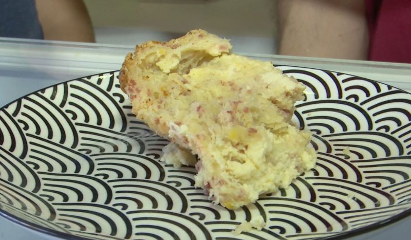 Linguiça Blumenau e requeijão substituem as frutas cristalizadas e a essência de baunilha - Reprodução/Flavio Armanini/NDTV Record/ND Mais