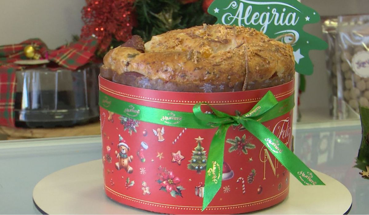 À primeira vista, o visual lembra a versão tradicional, mas o recheio e o sabor contam outra história: o panetone salgado se destaca por ser totalmente diferente do clássico doce