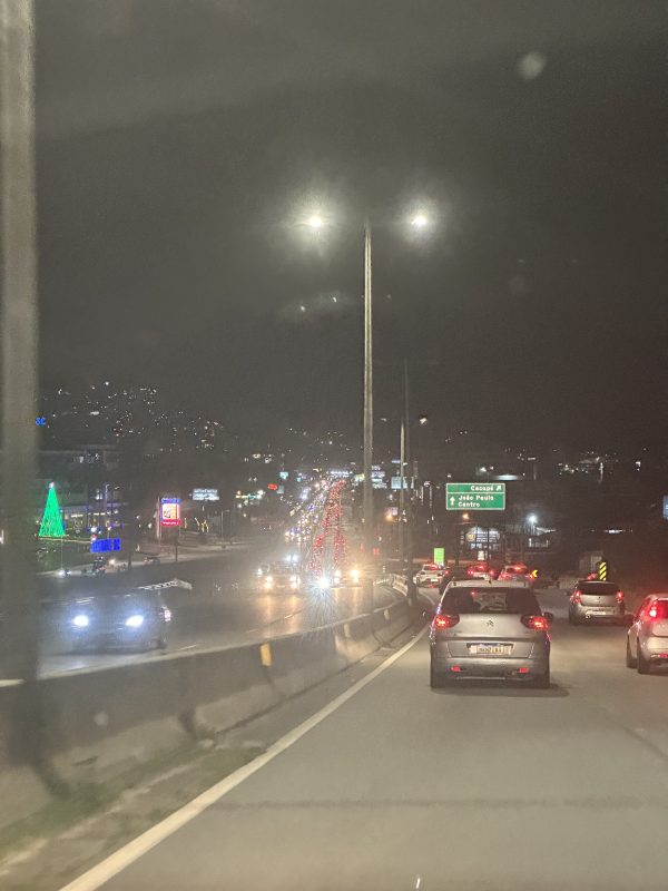 Fila na SC-401; temporada nem começou efetivamente, mas a realidade tem sido dura para motoristas e usuários da rodovia - Diogo de Souza/ND