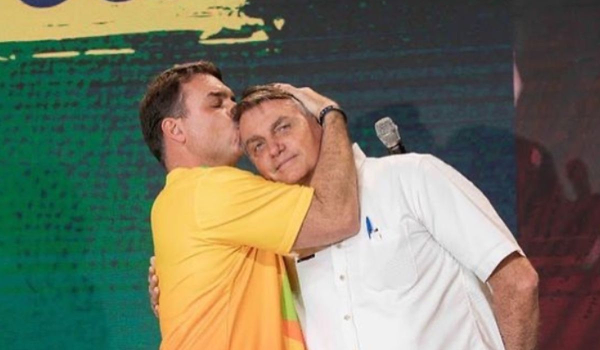 Filho do ex-presidente, Jair Bolsonaro, Flávio soma 23,3% das intenções de voto em Santa CatarinaFoto: Flavio Bolsonaro/@FlavioBolsonaro/X